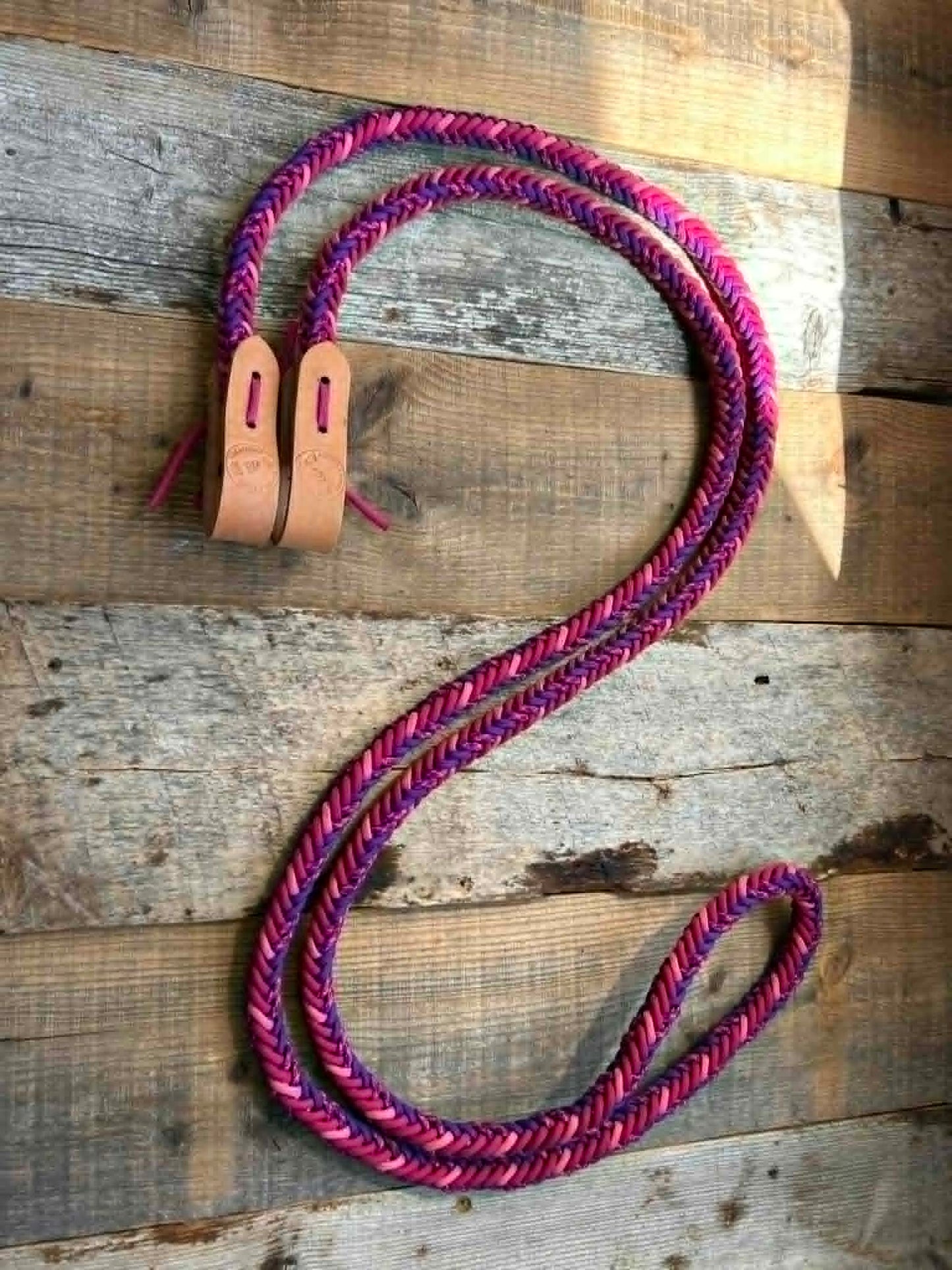 Rênes tressées en paracorde – Tons rose et mauve