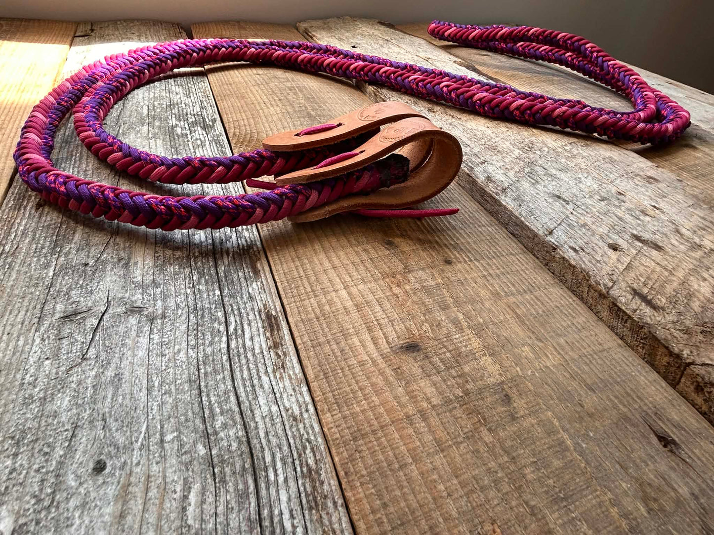 Rênes tressées en paracorde – Tons rose et mauve